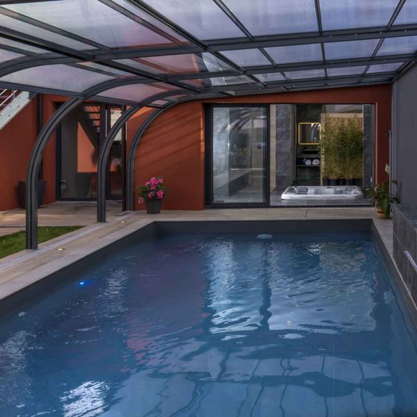 piscine couverte et privée villa Seyal Le Mans