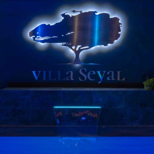 photo piscine de nuit villa seyal
